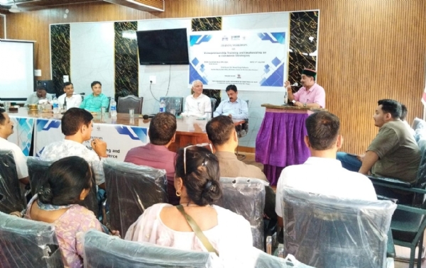 कार्यशाला को संबोधित करते हुए केवल पठानिया। कार्यशाला को संबोधित करते हुए केवल पठानिया।