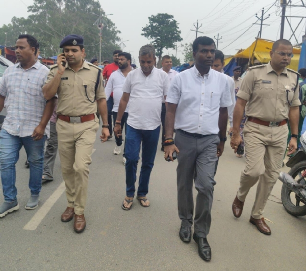 निरीक्षण करते डीसी और एसपी निरीक्षण करते डीसी और एसपी