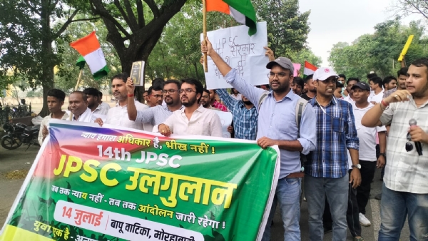 आजसू के विरोध मार्च की तस्वीर आजसू के विरोध मार्च की तस्वीर