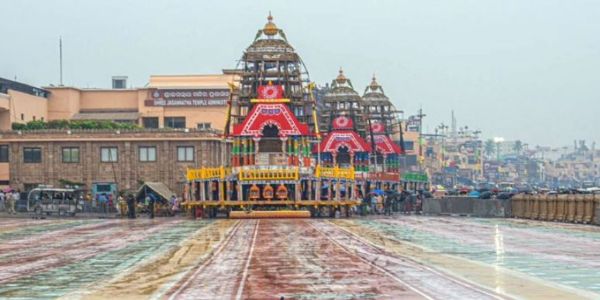 पुरी के बडदांड में रथ पुरी के बडदांड में रथ