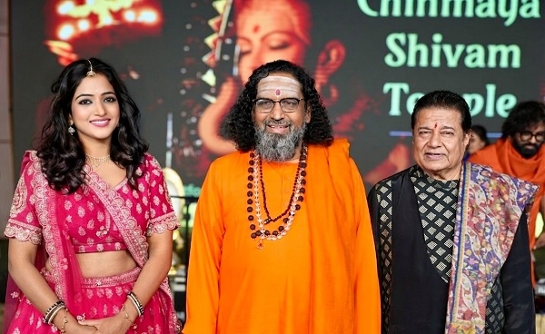 डरबन के चैट्सवर्थ स्टेडियम में मैन टू हनुमान कार्यक्रम में सिंगर-एक्टर अनुजा सहाय, स्वामी अभेदानंद तथा पद्मश्री भजन सम्राट अनूप जलोटा डरबन के चैट्सवर्थ स्टेडियम में मैन टू हनुमान कार्यक्रम में सिंगर-एक्टर अनुजा सहाय, स्वामी अभेदानंद तथा पद्मश्री भजन सम्राट अनूप जलोटा