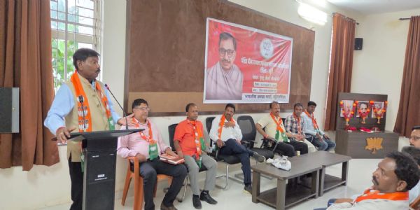 पार्टी के नीति और सिद्धांताें को जन-जन तक पहुंचाएं कार्यकर्ता : अर्जुन मुंडा