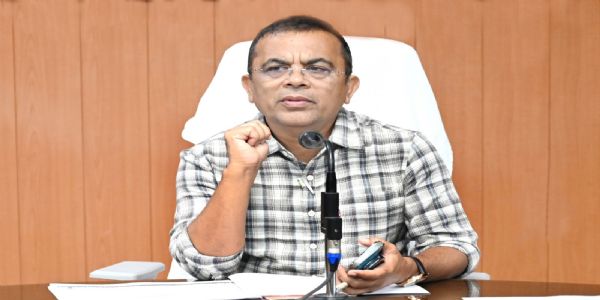 जांजगीर-चांपा में लंबित राजस्व मामलों पर सख्ती: कलेक्टर जन्मेजय महोबे ने अधिकारियों को दिए समयबद्ध निराकरण के निर्देश