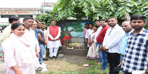 रक्षामंत्री ने किया सांसद निधि से बने दो नए स्वास्थ्य उपकेंद्र भवन का उद्घाटन