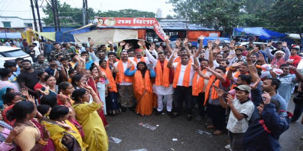 संजय सेठ ने किया रथ मेला में श्रद्धालुओं की सुविधा के लिए सहायता शिविर का उद्घाटन