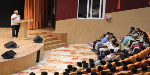 व्यक्तित्व और राष्ट्र निर्माण का सशक्त केंद्र है विश्वविद्यालय : डॉ. वर्षा मोखासी