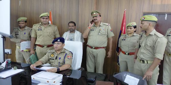 फर्रुखाबाद में पिता की हत्या में फरार आराेपित पुत्र गिरफ्तार
