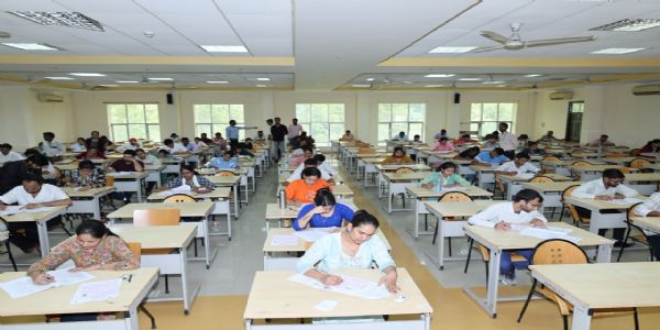 पीएचडी प्रवेश परीक्षा शांतिपूर्ण ढंग से सम्पन्न, शोध के प्रति छात्रों का बढ़ा रुझान : प्रो. नमिता तिवारी