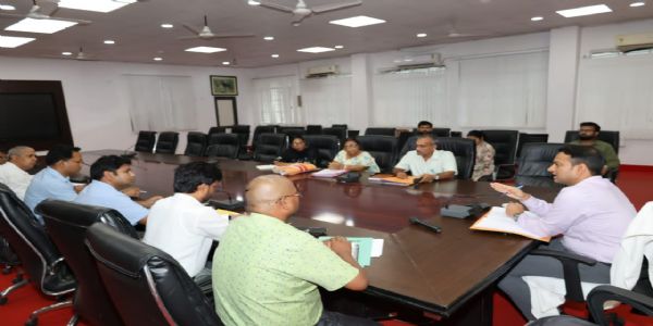 समन्वय बनाकर योजनाओं को उतारें धरातल पर : उपायुक्त