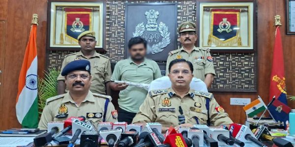 पत्नी ने प्रेमी से करायी पति की हत्या, दाेनाें गिरफ्तार