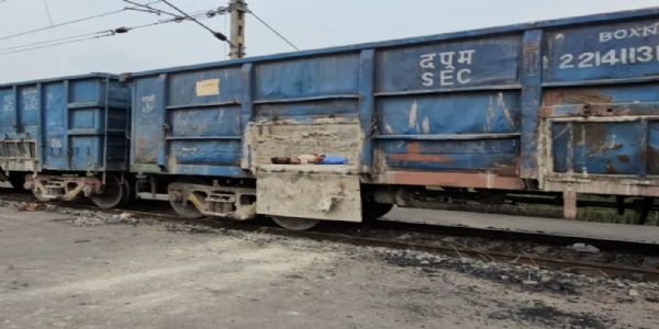 मालगाडी के वैगन से अज्ञात शव बरामद