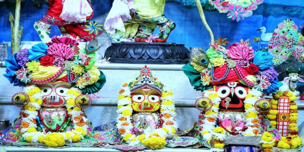 500 साल पुरानी परंपरा निभी: मौसी के घर की धुलाई कर श्रद्धालुओं ने किया भगवान जगन्नाथ का स्वागत