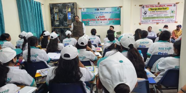 विश्व युवा कौशल दिवस पर युवाओं को कानूनी अधिकारों के प्रति किया जागरूक