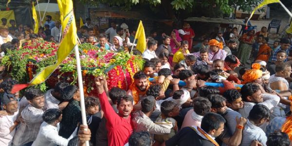 भगवान जगन्नाथ स्वस्थ होते ही मनफेर के लिए डोली में सवार होकर नगर भ्रमण पर निकले
