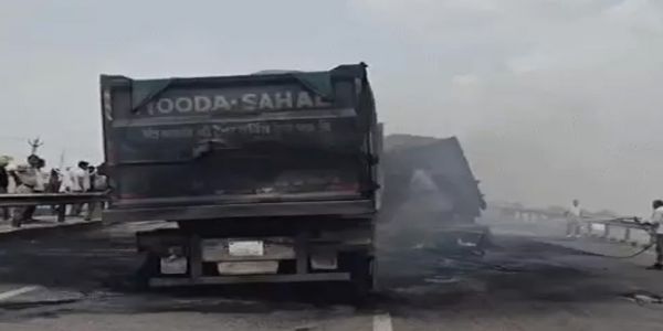सोनीपत: ट्रक व हाइवा की टक्कर में जिंदा जला चालक