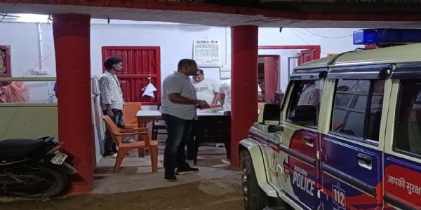 रांची में आधी रात सड़कों पर उतरे एसएसपी राकेश रंजन, थानों का किया औचक निरीक्षण, लापरवाही पर दो अधिकारियों को नोटिस