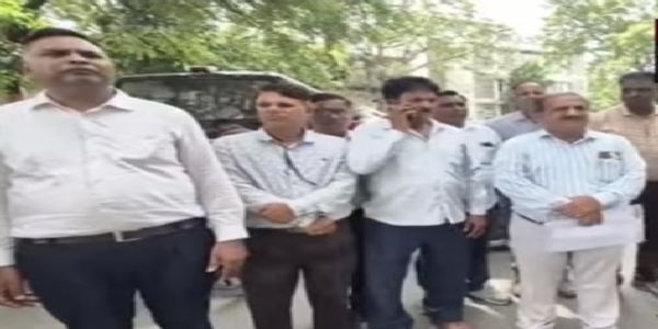 आरटीई भुगतान नहीं होने पर निजी शिक्षण संस्थाओं ने बंद रखकर किया प्रदर्शन