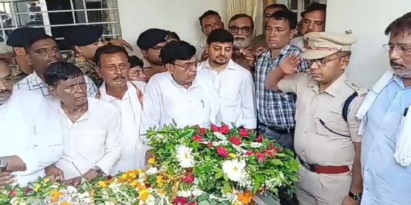उपायुक्त व एसएसपी ने झारखंड सरकार के पूर्व मंत्री मन्नान मल्लिक को दी भावभीनी श्रद्धांजलि