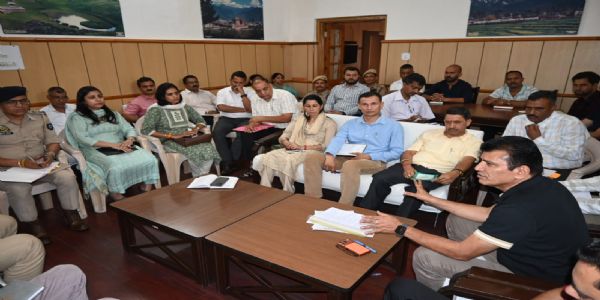 मानसून के दौरान संभावित आपदाओं से प्रभावी ढंग से निपटने की तैयारियों पर बैठक आयोजित
