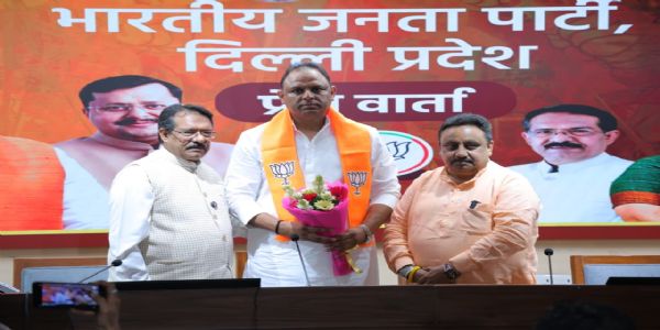 आआपा पार्षद विकास टांक भाजपा में शामिल