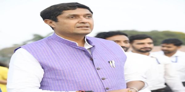 ध्वस्तीकरण से प्रभावित परिवारों का तत्काल पुनर्वास हो : सांसद उज्जवल रमण सिंह