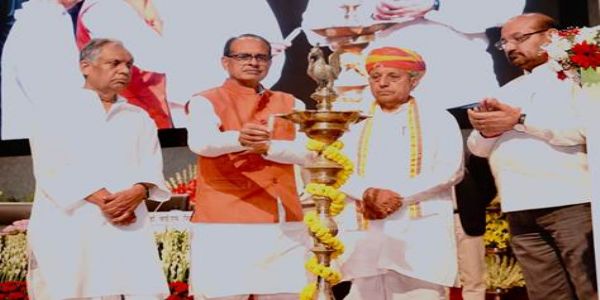इस कार्यक्रम में केंद्रीय कृषि एवं किसान कल्याण राज्य मंत्री रामनाथ ठाकुर और भागीरथ चौधरी तथा वरिष्ठ अधिकारी भी शामिल हुए। इस कार्यक्रम में केंद्रीय कृषि एवं किसान कल्याण राज्य मंत्री रामनाथ ठाकुर और भागीरथ चौधरी तथा वरिष्ठ अधिकारी भी शामिल हुए।