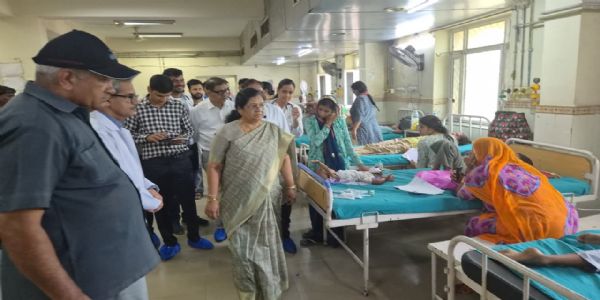 सांसद ने जेके लोन अस्पताल में सफाई व्यवस्था पर जताई नाराजगी, जेडीए शिविर में सुनीं जनसमस्याएं