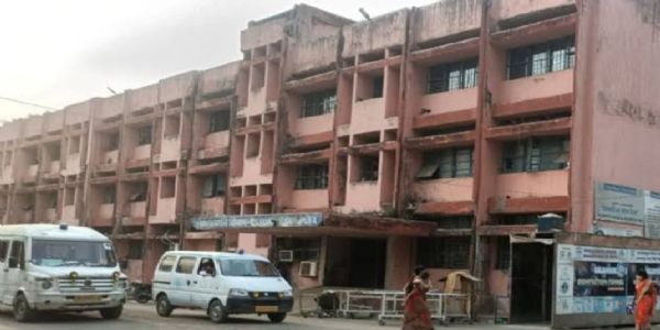 अज्ञात वाहन के टक्कर से युवक की मौत, एक घायल