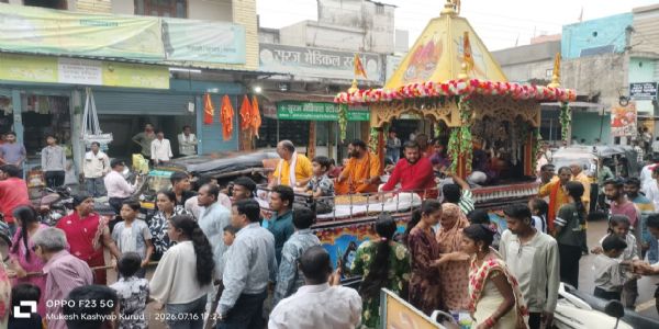 कुरूद में भक्ति, हरियाली और संस्कृति का संगम: भव्य श्री जगन्नाथ रथयात्रा के साथ हरियाली साप्ताहिक उत्सव का शुभारंभ