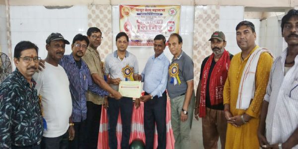 खड़गपुर में माथुर वैश्य समाज का रक्तदान एवं स्वास्थ्य जांच शिविर संपन्न