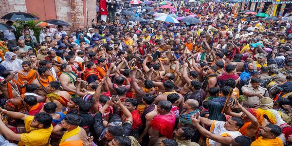 पुरी रथ यात्रा : पहंडी अनुष्ठान के साथ भगवान जगन्नाथ की भव्य यात्रा का शुभारंभ