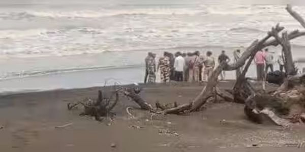 विरार के अरनाला बीच पर चार युवक डूबे, दो बचाए गए, दो की तलाश जारी