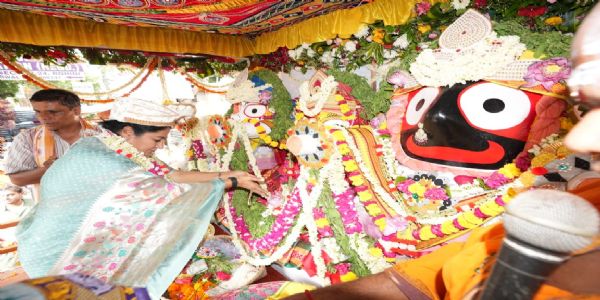 मुख्यमंत्री ने की भगवान जगन्नाथ, बलभद्र और माता सुभद्रा की पूजा-अर्चना ,‘छेरा पहरा’ अनुष्ठान का किया निर्वहन
