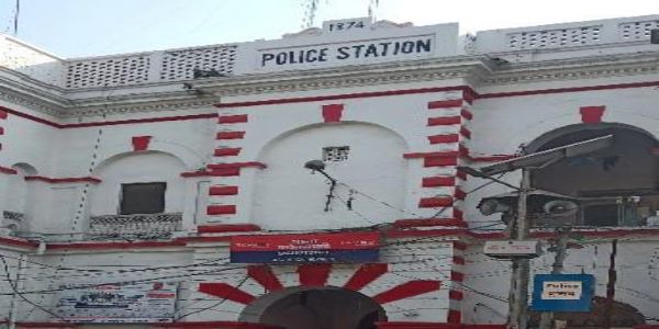 बच्चों के सामने पत्नी का गला रेता, फिर चाकू लेकर पहुंचा थाना
