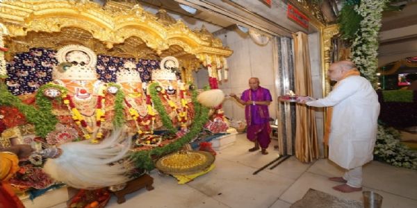 अहमदाबाद में भगवान जगन्नाथ की मंगल आरती में शामिल हुए अमित शाह, परिवार सहित किए दर्शन