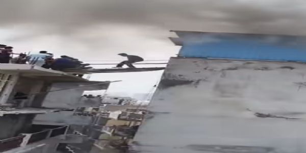 (अपडेट) नोएडा में आगजनी से दो लोगों की मौत का मामला : पीजी संचालक गिरफ्तार, केयरटेकर फरार