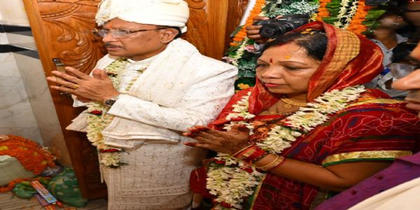 मुख्यमंत्री साय ने दोकड़ा की ऐतिहासिक रथयात्रा में निभाई गजपति महाराजा की परंपरा