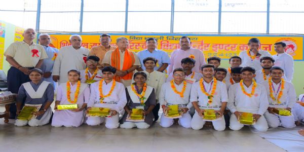विद्यार्थियों की प्रतिभा का सम्मान उन्हें नई ऊँचाइयों तक पहुँचने की प्रेरणा देता है : वेदप्रकाश गुप्ता