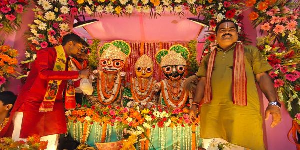 भक्ति और उल्लास के साथ निकली भगवान जगन्नाथ की भव्य रथयात्रा, मंत्री गिरीश चंद्र यादव ने आरती कर किया शुभारंभ