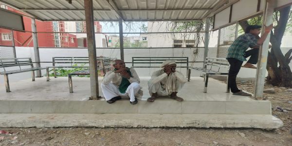 नींद में छत से उतरते समय पैर फिसला, नीचे गिरने से युवक की मौत