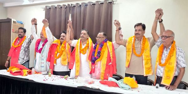 भाजपा व्यापार प्रकोष्ठ के नवनियुक्त जिला संयोजक व सह संयोजक का सम्मान