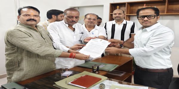उत्तर प्रदेश आवास विकास परिषद के भूमि अधिग्रहण के खिलाफ व्यापारियों-काश्तकारों ने खोला मोर्चा