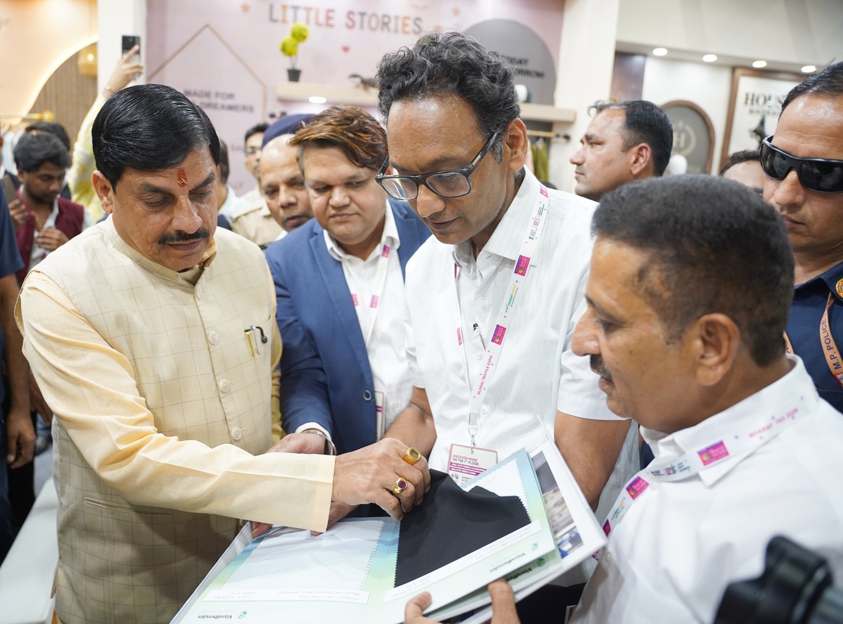 मुख्यमंत्री डॉ. मोहन यादव ने भारत टैक्स 2026 कार्यक्रम में प्रदर्शनी का अवलोकन किया