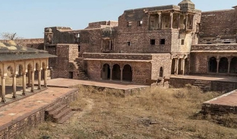 ऐतिहासिक नरवर किला (फाइल फोटो) ऐतिहासिक नरवर किला (फाइल फोटो)