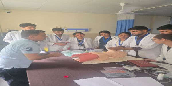 टांडा में नेशनल इमरजेंसी लाइफ सेविंग सपोर्ट पैरामेडिक्स को दिया गया प्रशिक्षण