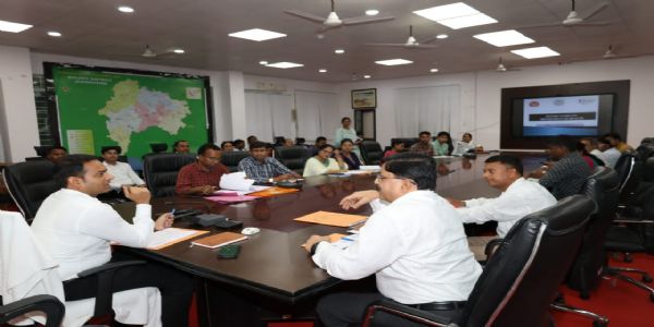 बिना उचित कारण मरीजों को रेफर नहीं करें डॉक्टर : उपायुक्त