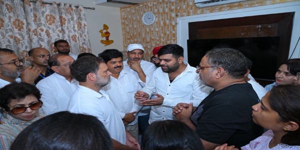 राहुल ने दिवंगत कांग्रेस कार्यकर्ता मेहता के परिजनों से की मुलाकात
