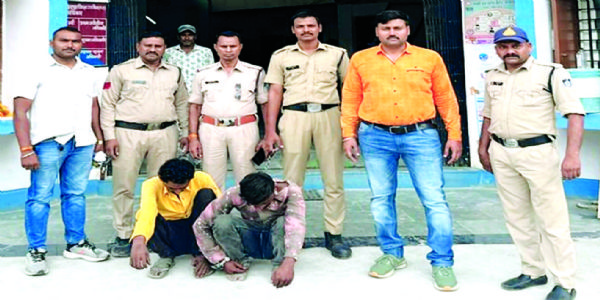 उज्जैन में बिना नंबर की पिकअप से कच्ची शराब बरामद, दो तस्कर पकड़ाए