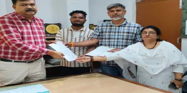 अनूपपुर: सात महीने का वेतन नहीं मिलाने से नाराज नपा कर्मचारियों ने सौंपा ज्ञापन