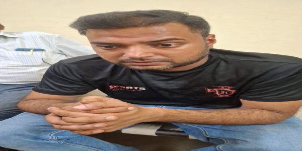 म्यूटेशन के नाम पर एक लाख की रिश्वत मांगने वाला पटवारी 75 हजार रुपए लेते गिरफ्तार